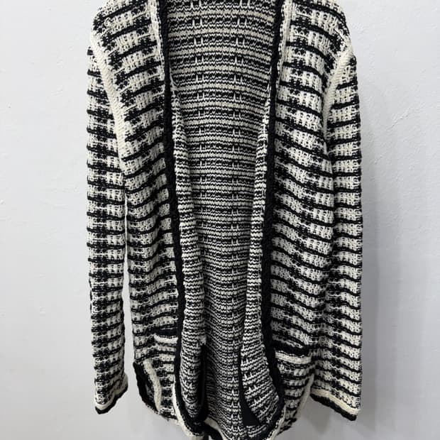정품) 마쥬 오픈식 블랙 화이트 패턴 니트 가디건 1