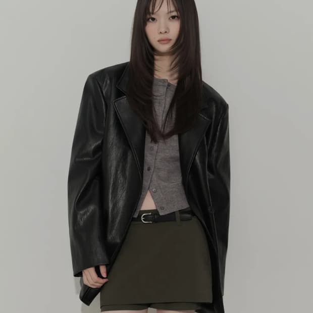 무신사 우먼즈 신세틱 레더 오버 숄더 오버사이즈 블레이저 [블랙]