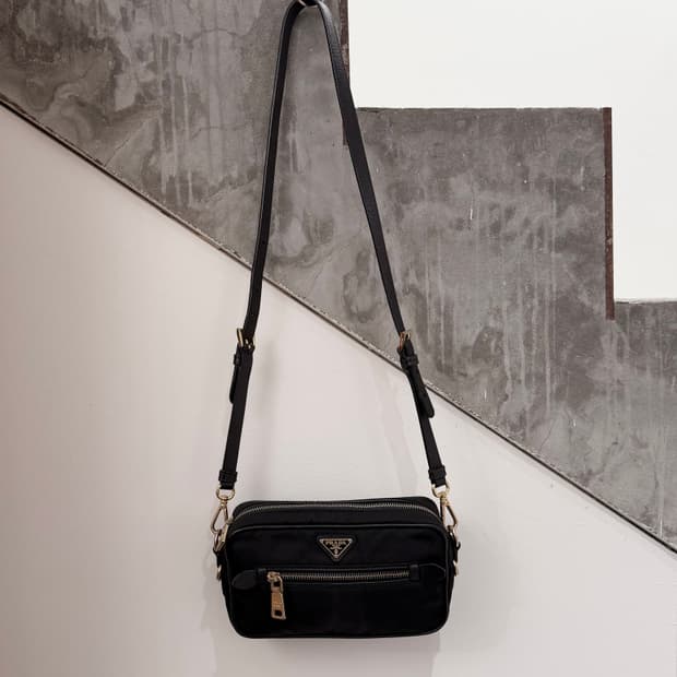 프라다 블랙 테수토 나일론 사피아노 크로스바디 백
