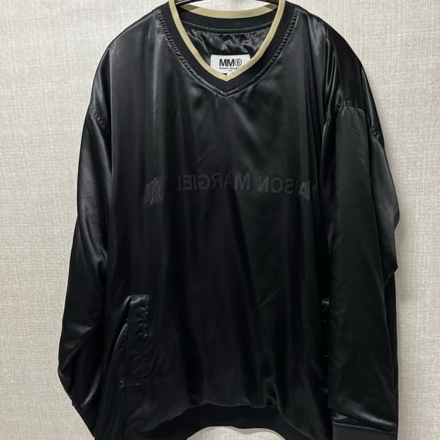 Mm6 새틴 맨투맨