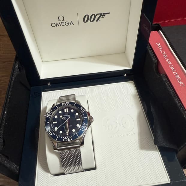 오메가 007 60주년 에디션 청판