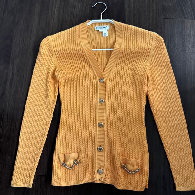 셀린느 슬림핏 가디건