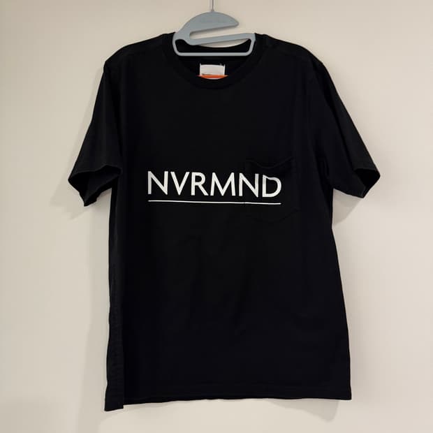 NVRMIND (네버마인드) 더 솔로이스트 블랙 반팔 티셔츠