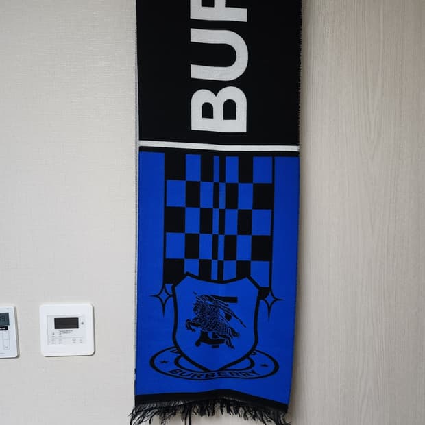 버버리 풋볼 머플러 새상품 유일매물 유니섹스