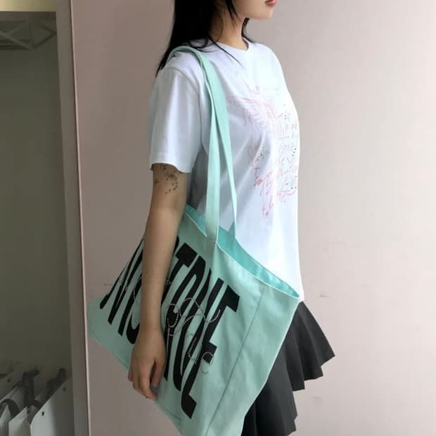 러브이즈트루 도트백 민트 SY LETTERING TOTE BAG
