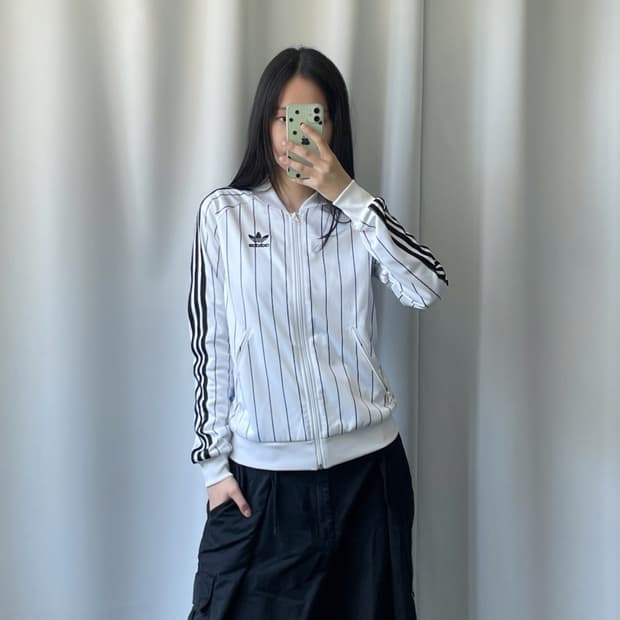 아디다스 유로파 스트라이프 패턴 흰 검 져지