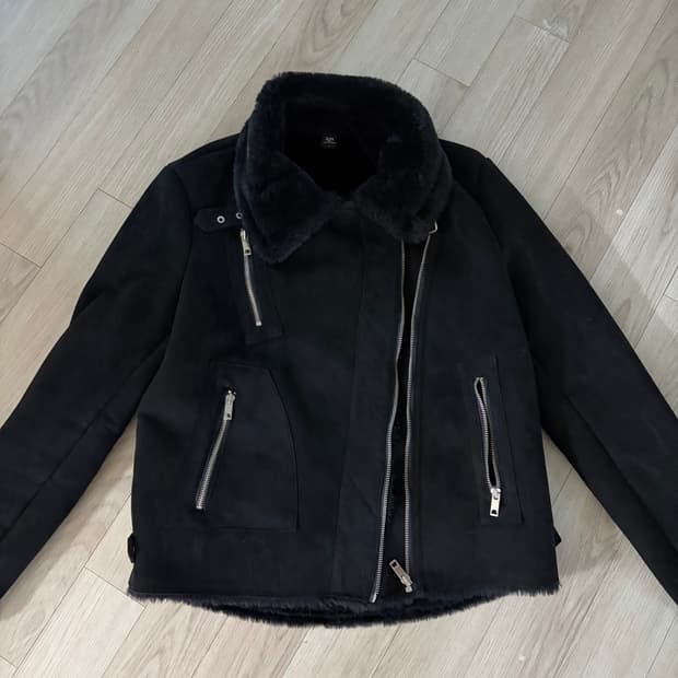 ZEN 블랙 무스탕 자켓