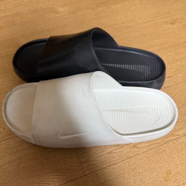 나이키 캄 슬라이드 블랙,화이트 미스매치