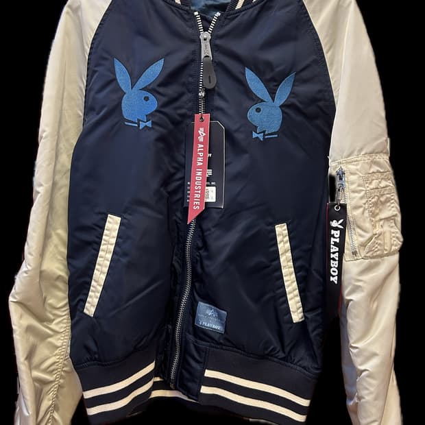 알파 인더스트리 x 플레이보이 MA-1  항공 점퍼