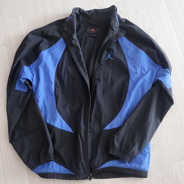 나이키 조던 바람막이 판매합니다. 