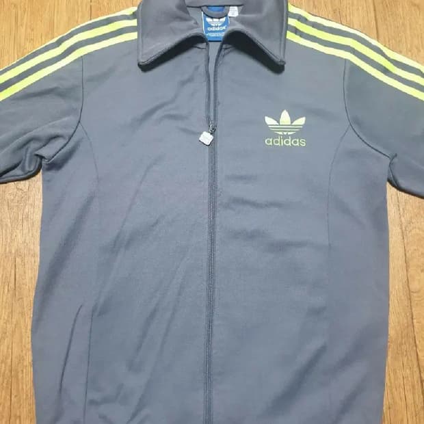 아디다스 운동복 집업 95 사이즈입니다