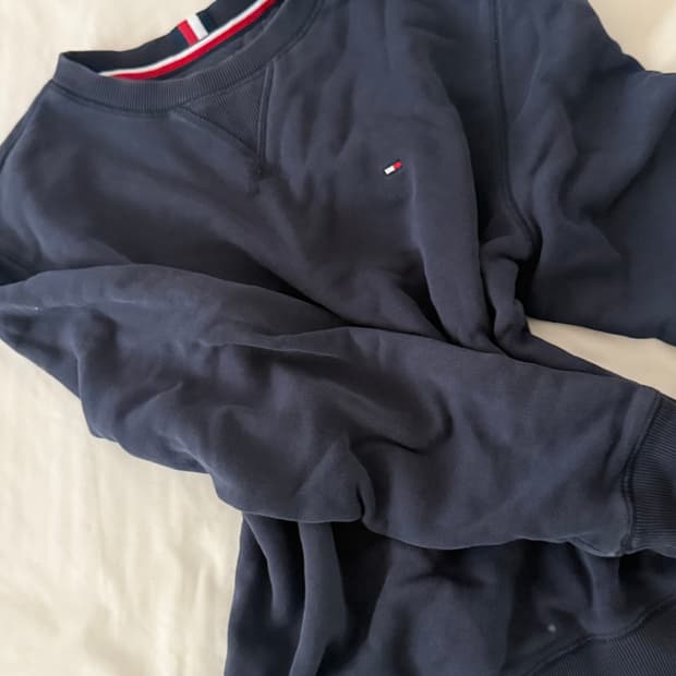 타미힐피커 네이비 맨투맨