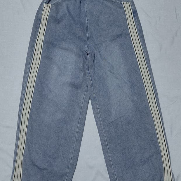 [M] Doublefocus 사이드 라인 와이드 데님 조거 팬츠 (연청)