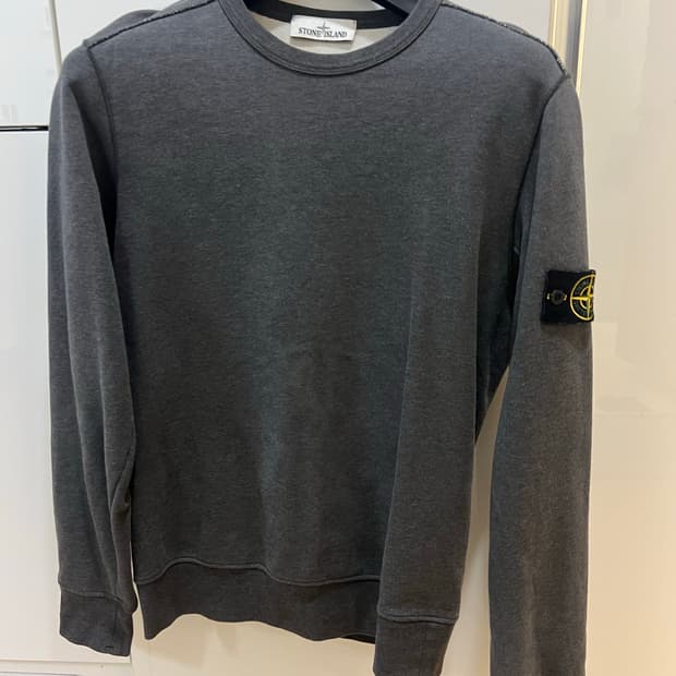 스톤아일랜드 차콜 맨투맨 M