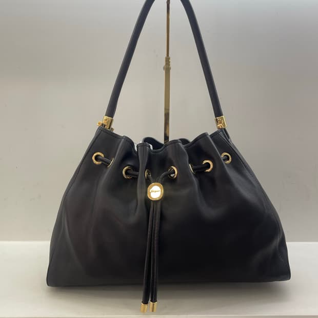 페라가모 가죽 버킷백 한국명품감정서 동봉