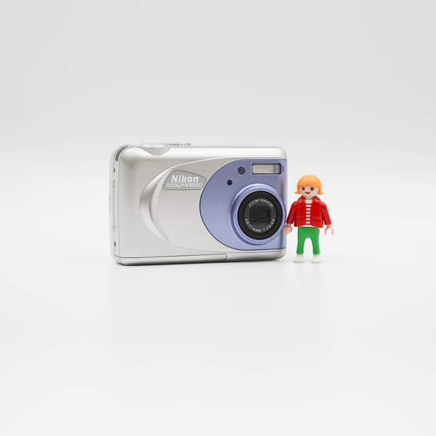Nikon COOLPIX 2000 (니콘 쿨픽스 2000)