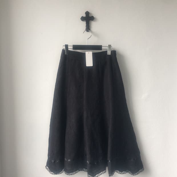 Lace line detail long skirt