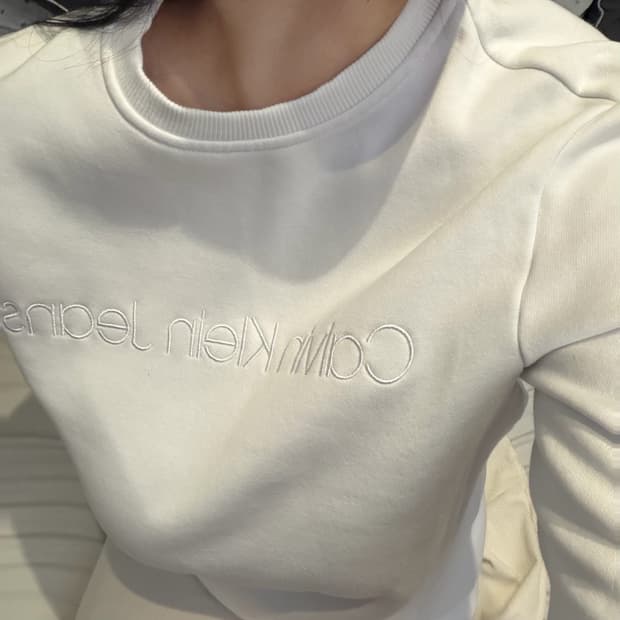 캘빈클라인 올화이트 맨투맨 