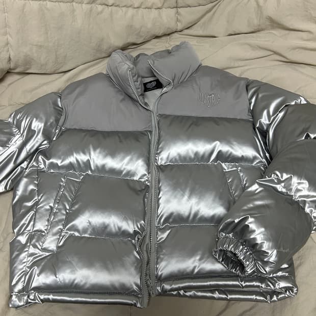 러브이즈트루 글로시 숏패딩