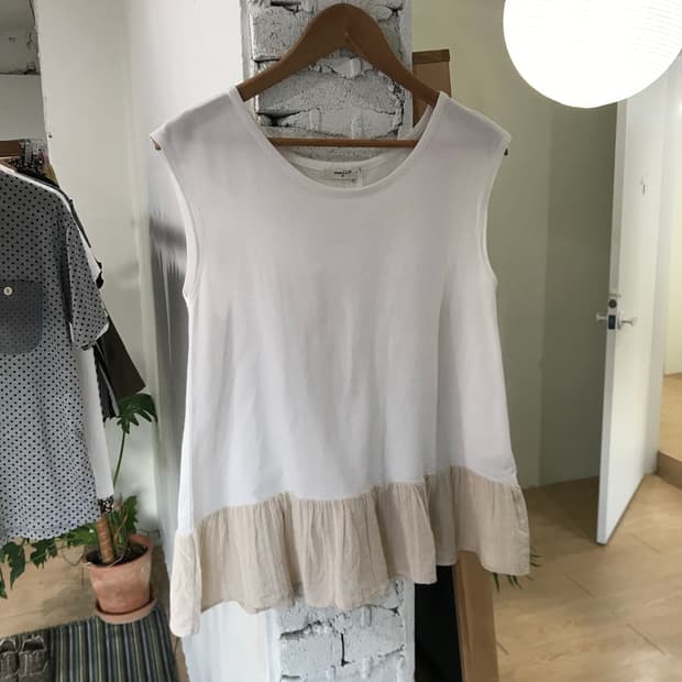 Vintage frill sleeveless 