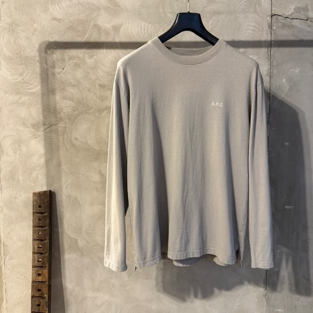 아페쎄 롱슬리브 티셔츠 100