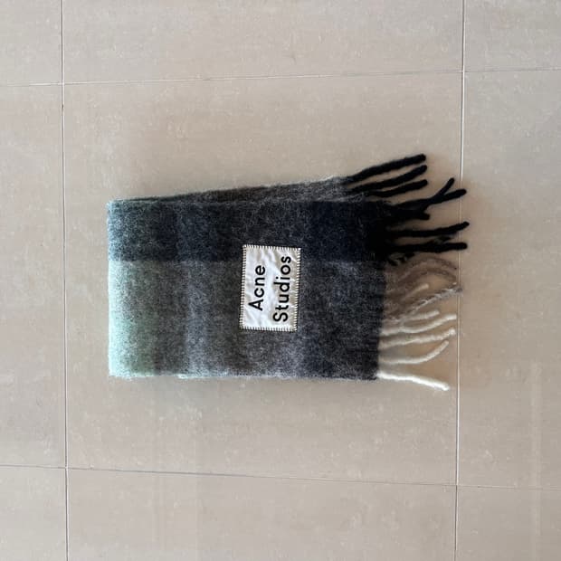 아크네스튜디오 체크 울 머플러