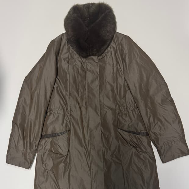 여성 PAT 머스크랫 양가죽배색 토끼털 내피 롱 코트