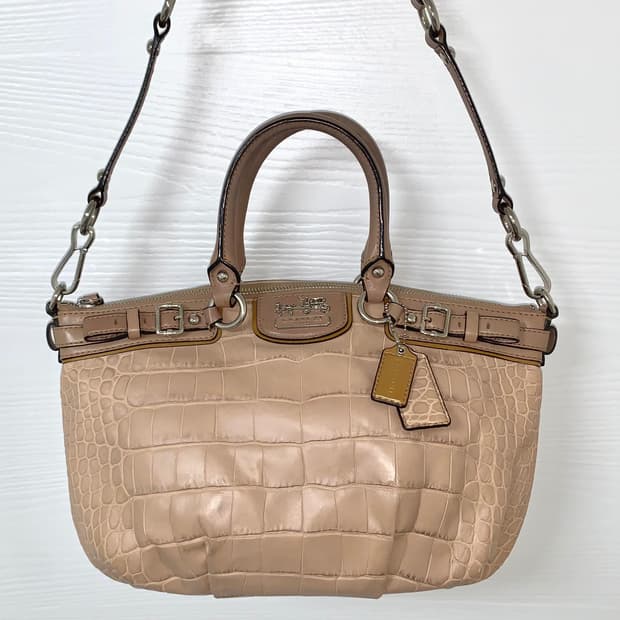 Coach alligator begie pink shoulder bag