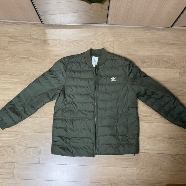 아디다스 경량패딩? 팝니다