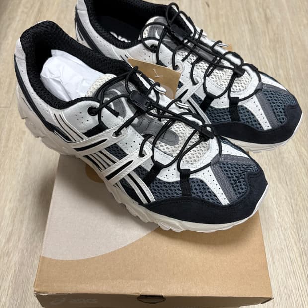 아식스 소노마 270