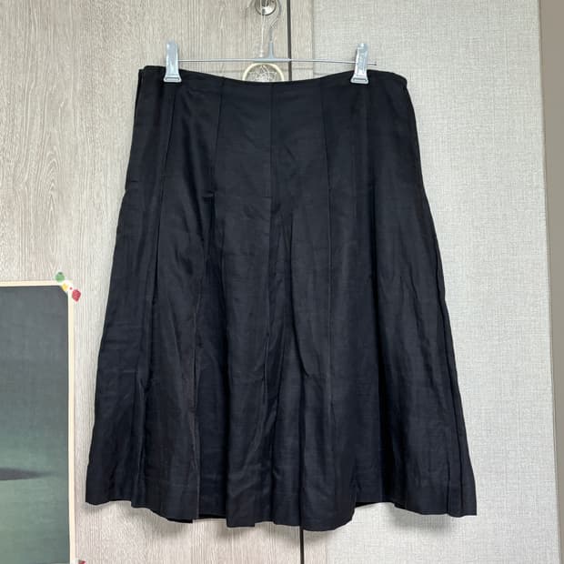 마루 빈티지 블랙 핀턱 미디 스커트