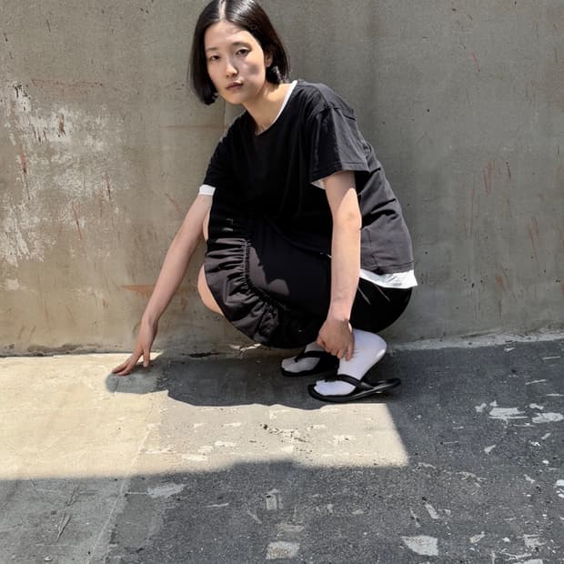 낫띵에브리띵 프릴 디테일 미디스커트