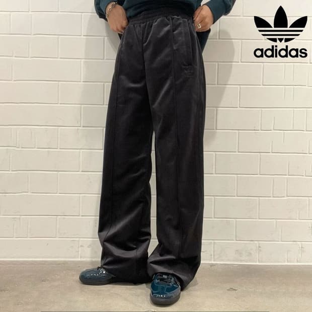 아디다스 벨벳 재질의 트랙팬츠