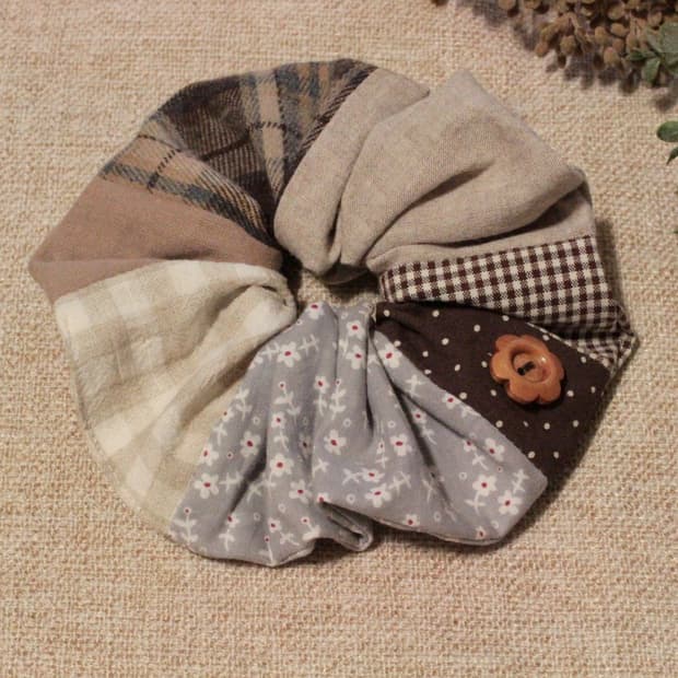 핸드메이드 패치워크 단추 스크런치