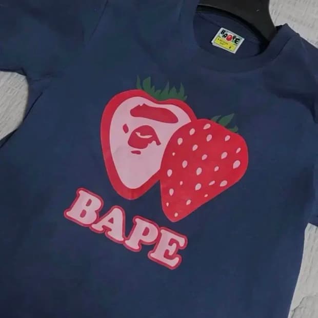 베이프 스트로베리 티셔츠 딸기 반팔티s 슈프림 카모 코이세이오