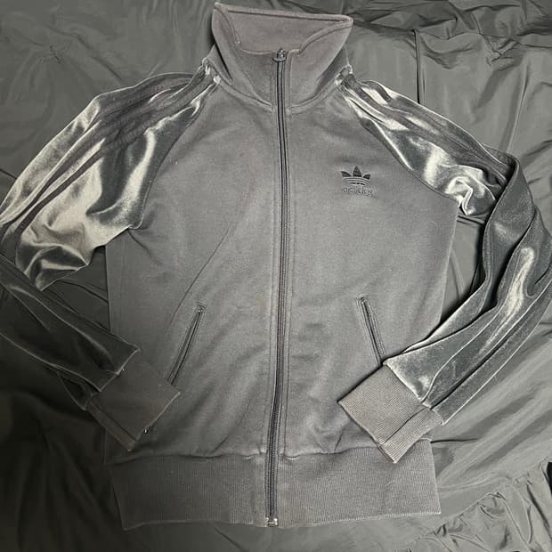 아디다스 파이어버드 벨벳 져지 챠콜