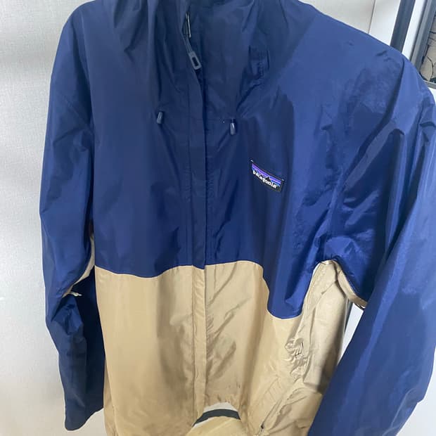 파타고니아 바람막이 네이비/베이지