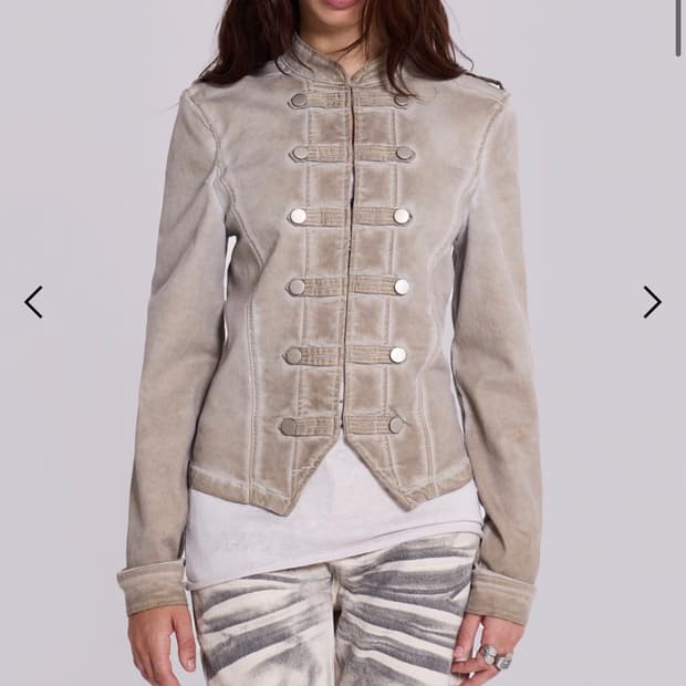 (구합니다) Rebel Military Jacket in Clay