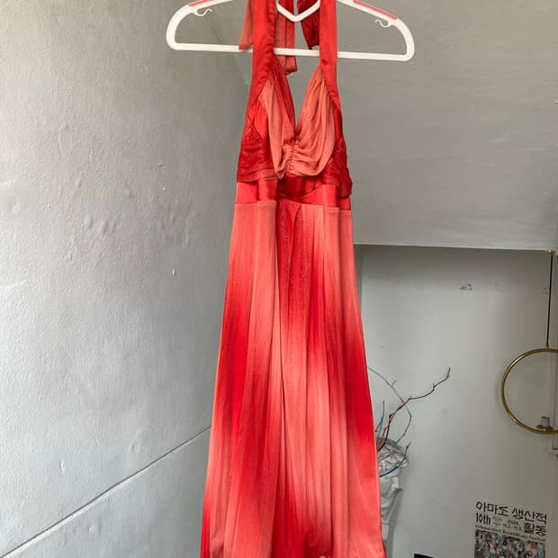 루비 홀터넥 글리치 드레스