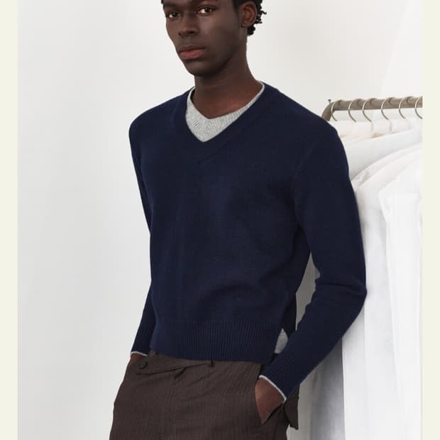 웨이브니스 26ss 더블 레이어드 브이넥 니트 네이비