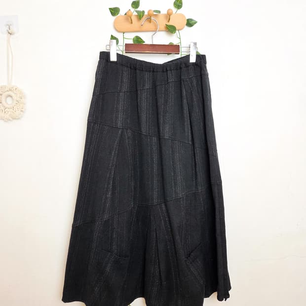 블랙 디테일 롱스커트