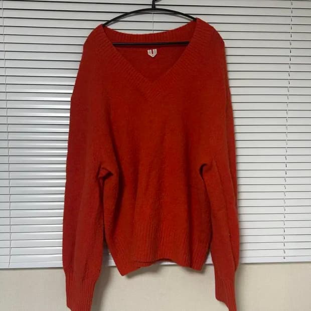 아르켓 브이넥 니트 스웨