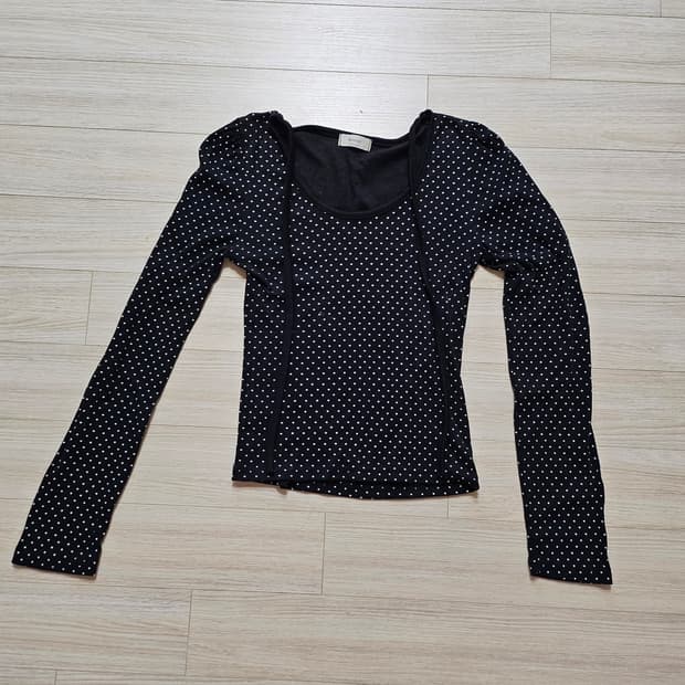 도트 블랙 긴팔티