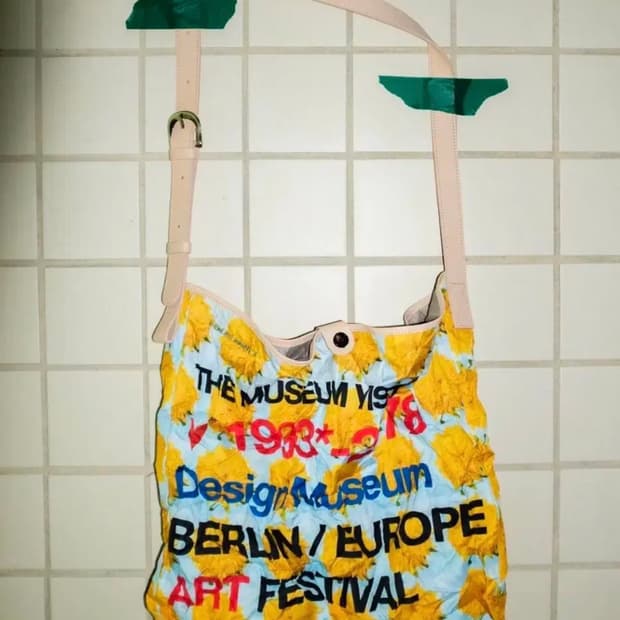 더뮤지엄비지터 플라워 토트백