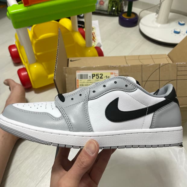 조던 1 레트로 로우 OG 울프 그레이 앤 화이트 300