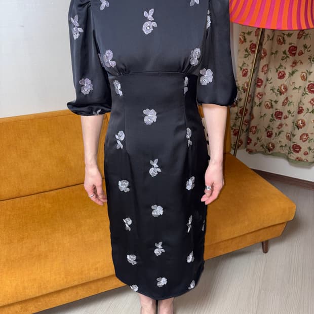 flower pattern puff black dress
