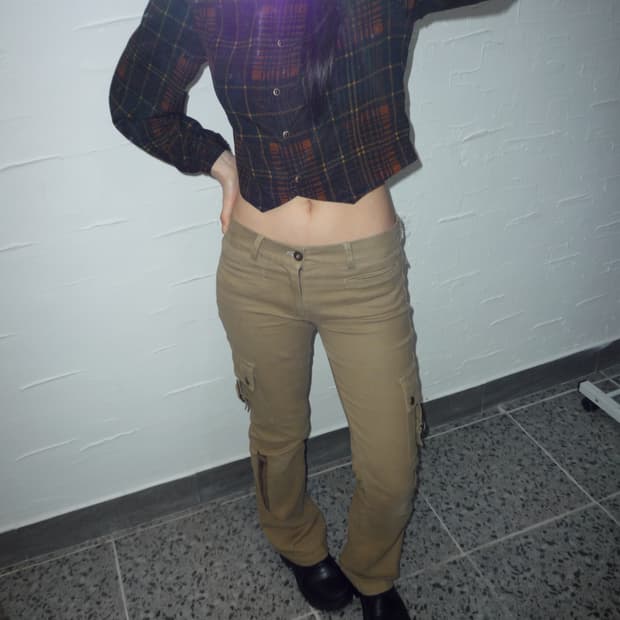 Check crop blouse
