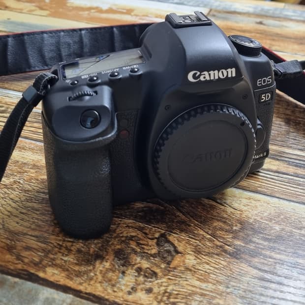 캐논 EOS 5D Mark II 디지털카메라(바디만) 판매합니다.