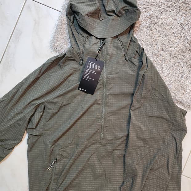Lululemon LightWeight Hiking Anorak