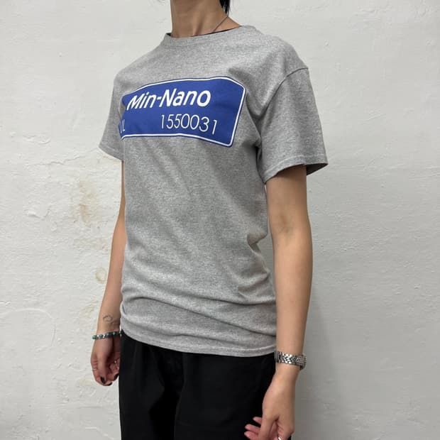 BEAMS T x MINNANO 멜란지 양면 로고 프린트 코튼 반팔